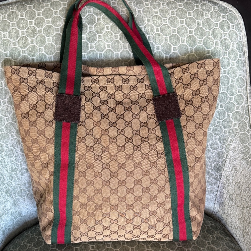 Gucci Sherry GG Monogram Tote with Red and Green Straps - Picture 5 of 16